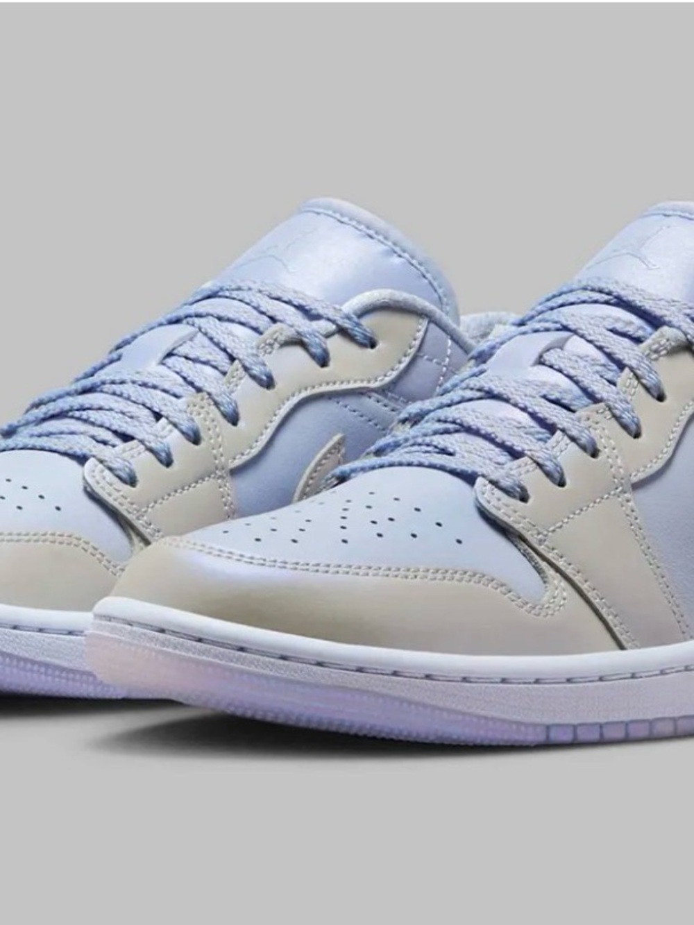 Nike Men's Light Lavender and Pale Gray Low-Top Sneakers